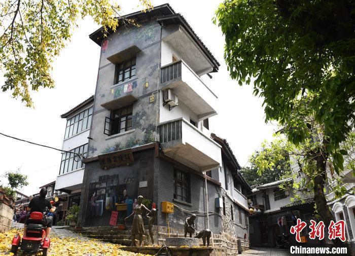 “间歇性踌躇满志,持续性混吃等死”的哲学分析